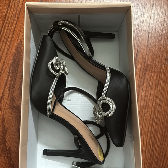 BCBGeneration bow tie heels - Picture 3 of 4